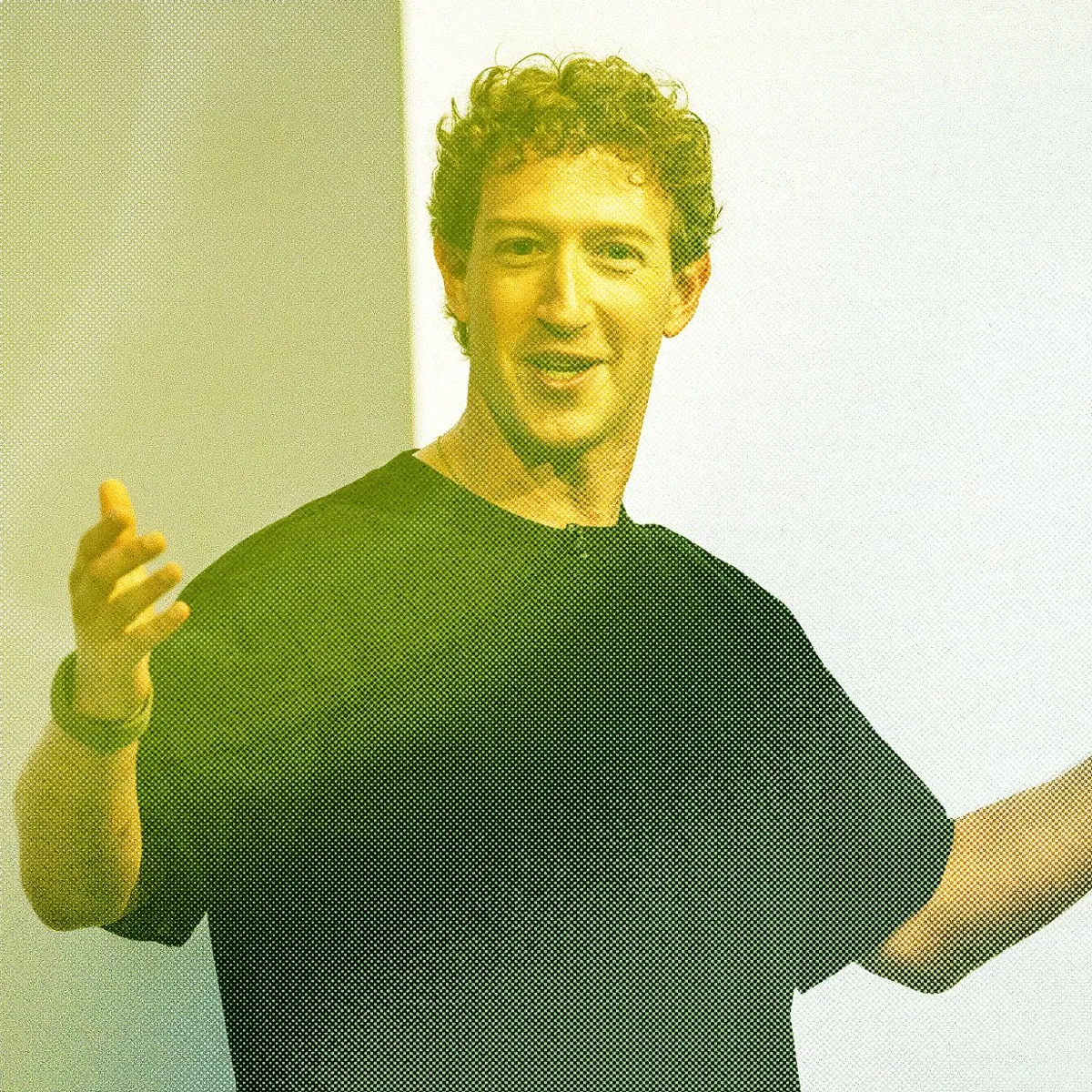 Mark Zuckerberg i svart t-shirt gestikulerar framför en vit bakgrund. Bilden har en grönaktig ton.