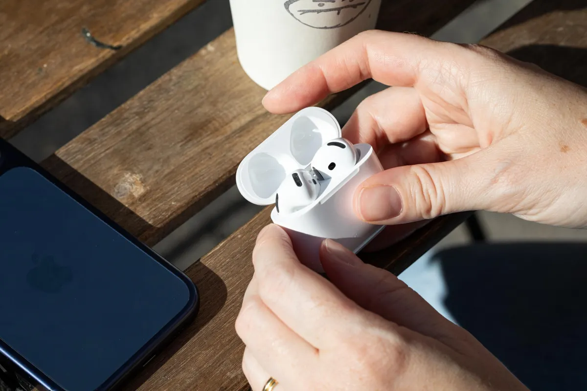 Apple bryter trenden – nya AirPods 5 får lägre pris och efterlängtad funktion